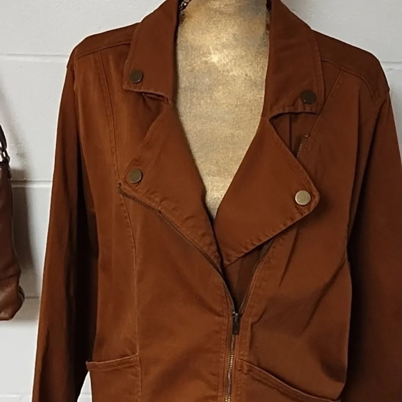 DG2 Diane Glimen Rich Rust Stretch Canvas Jacket with Brass Details - Picture 3 of 16